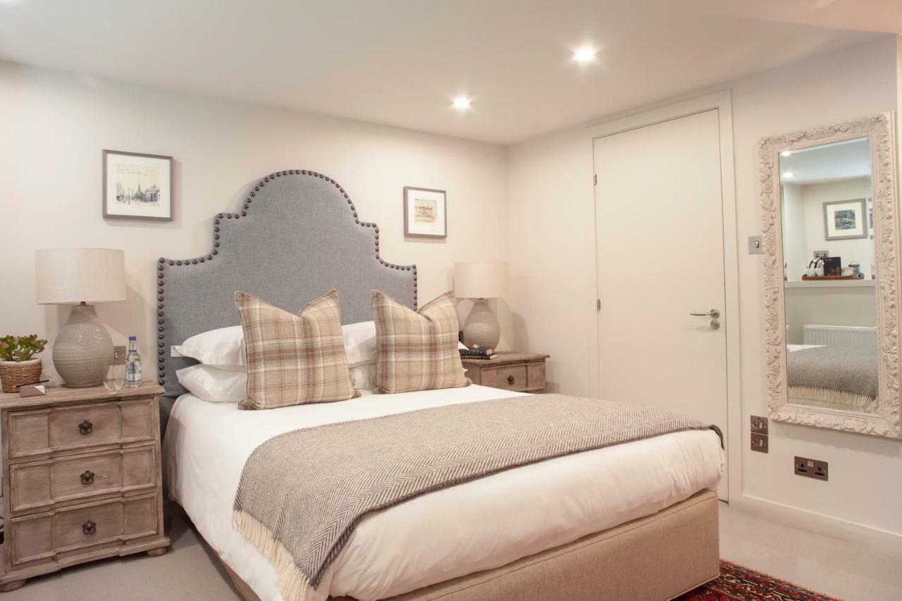 The Roseate Edinburgh - Small Luxury Hotels Of The World Eksteriør billede A bedroom at The Swan