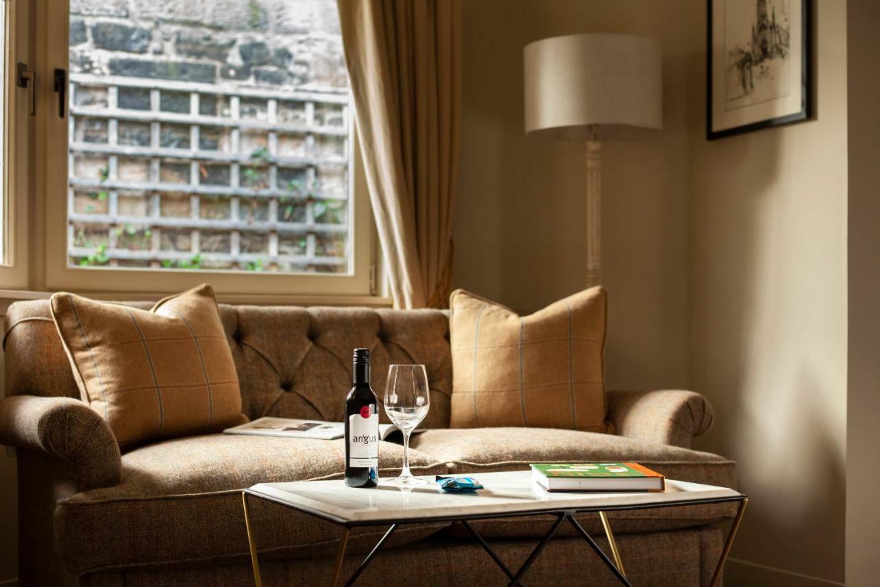 The Roseate Edinburgh - Small Luxury Hotels Of The World Eksteriør billede A living room at the hotel
