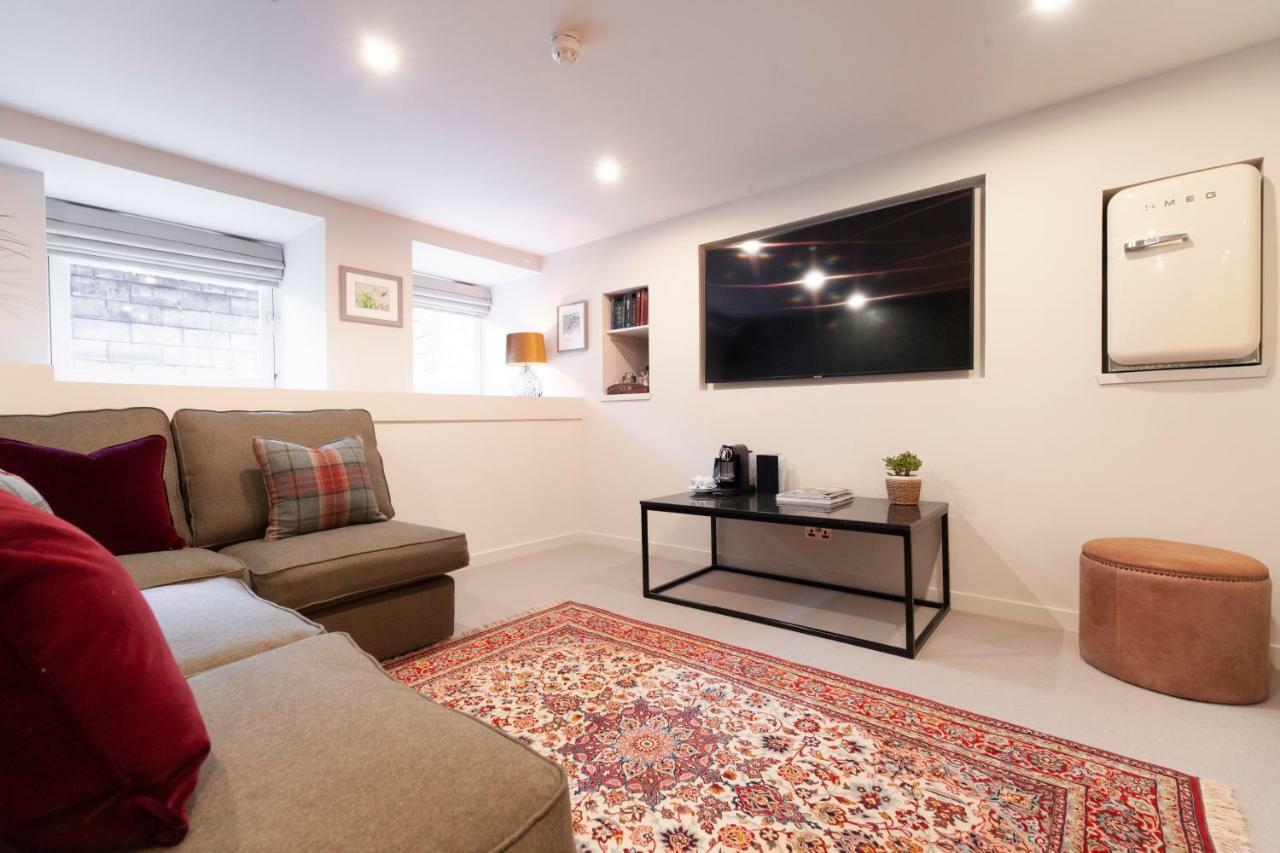 The Roseate Edinburgh - Small Luxury Hotels Of The World Eksteriør billede A living room in a serviced apartment in London