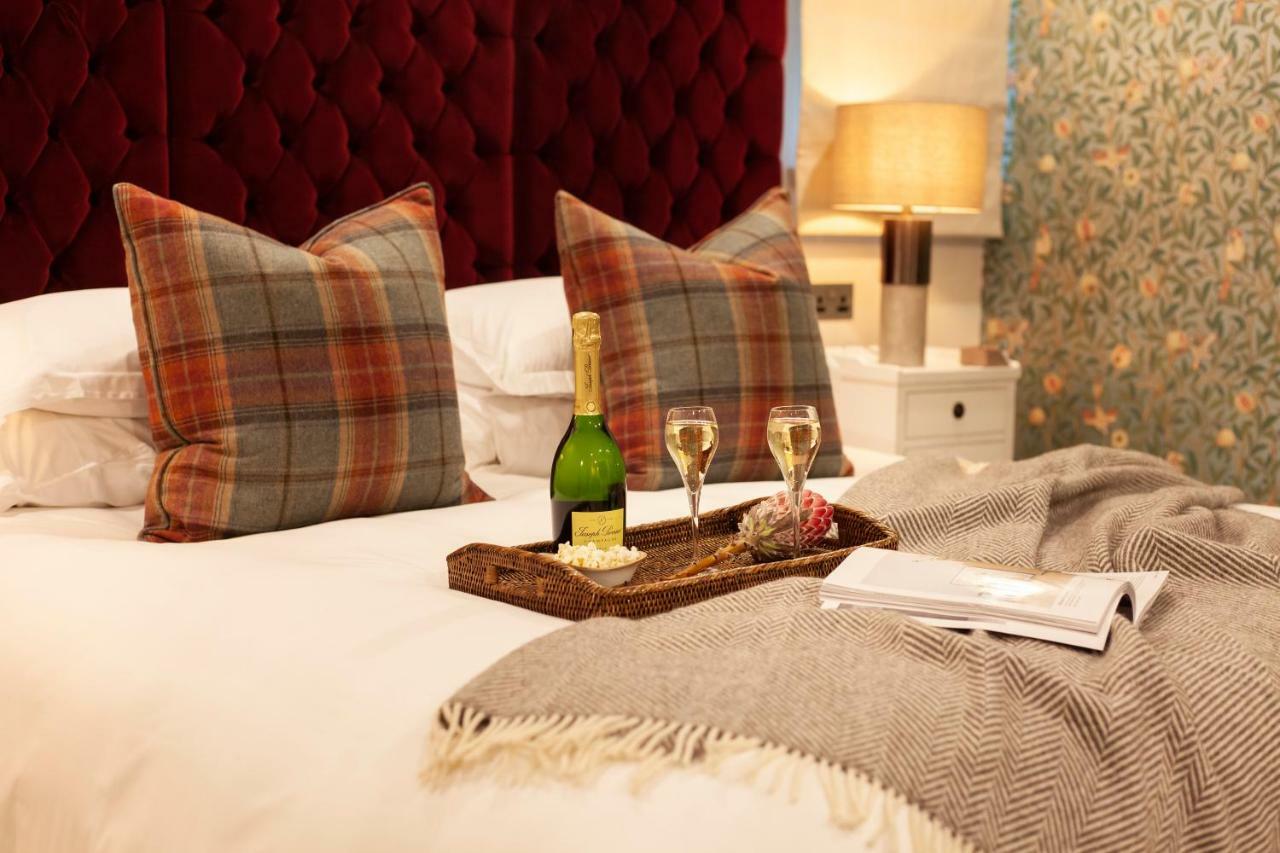 The Roseate Edinburgh - Small Luxury Hotels Of The World Eksteriør billede A bedroom at The Old Inn