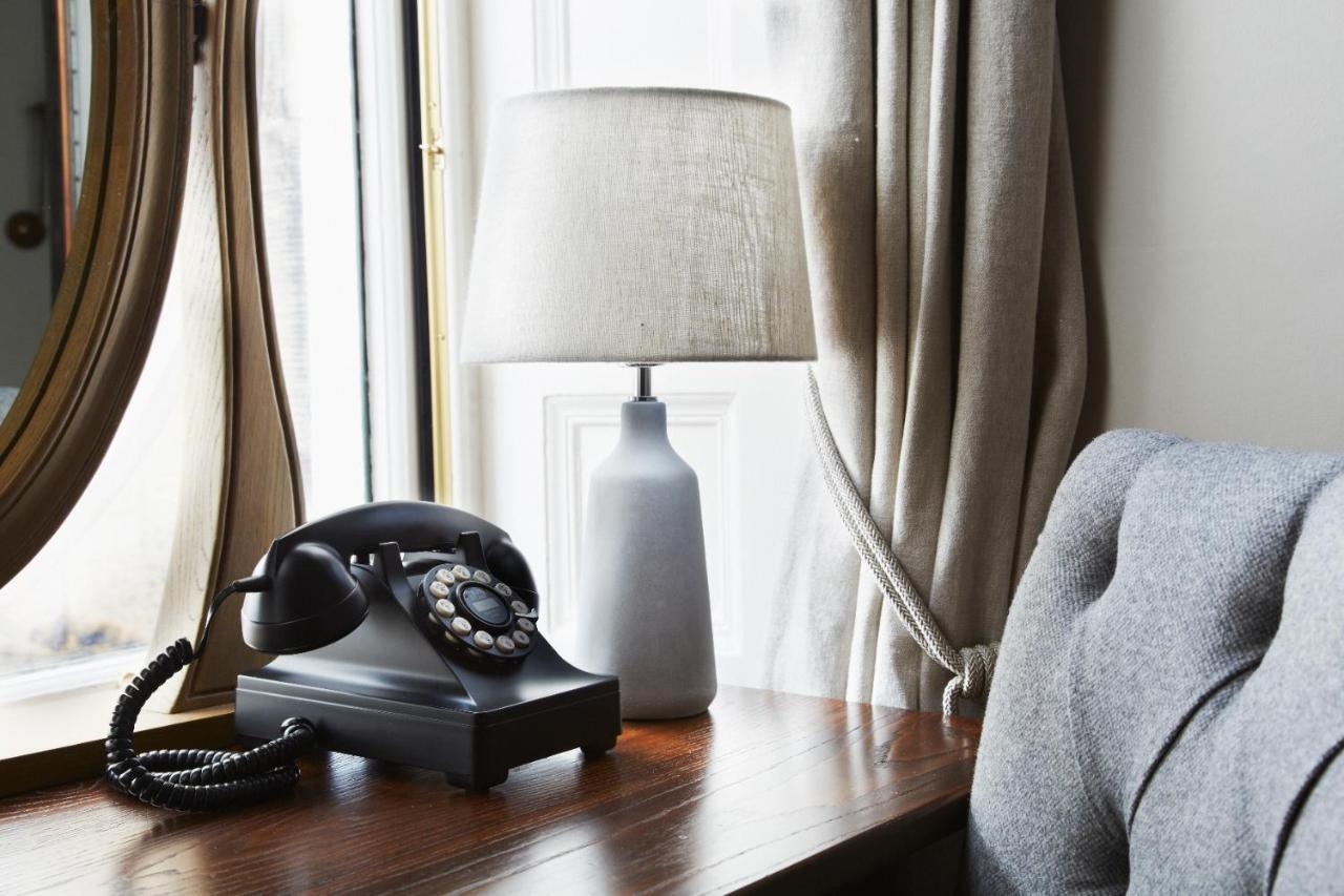 The Roseate Edinburgh - Small Luxury Hotels Of The World Eksteriør billede A telephone with a rotary dial